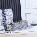 30 Montaigne Flap Bag