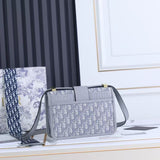 30 Montaigne Flap Bag