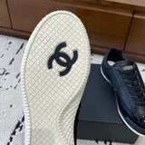 Women's Spring/Summer New Arrival: Black Alligator-Grain Calfskin and Patent Leather Paneled “Dexun” Sneakers |G47074 B23749 U8327