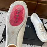 Women's White Quilted Lambskin Lace-Up Ballet Flats G24762