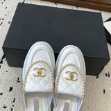 Women's Chain-Detail Diamond-Quilted Buckle Mule (White Calfskin) |G45474 X01000 10601