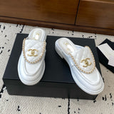 Women's Chain-Detail Diamond-Quilted Buckle Mule (White Calfskin) |G45474 X01000 10601