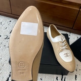 Women's Double C Logo Beige/White Color-Block Oxford Shoes, Chanel-Style Pointed-Toe Flat Derby Shoes |G35823