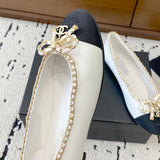 Women's Light Apricot and Black Two-Tone Lambskin Chain-Detail Bow Ballet Flats |G02819 B17983 NZM84