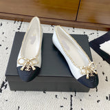 Women's Light Apricot and Black Two-Tone Lambskin Chain-Detail Bow Ballet Flats |G02819 B17983 NZM84