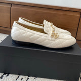 Women's White Calfskin Diamond-Quilted Chain-Detail Loafers |G36646 X01000 0P193