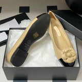 Women's Beige Leather Camellia Color-Block Ballet Flats |G45494