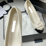 Women's Off-White Leather Camellia-Embellished Chunky Heel Pumps |G45494