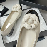 Women's Off-White Leather Camellia-Embellished Chunky Heel Pumps |G45494