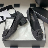 Women's Dark Grey Denim Diamond-Quilted Camellia Chunky Heel Pumps |G32166