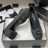 Women's Dark Grey Denim Diamond-Quilted Camellia Chunky Heel Pumps |G32166