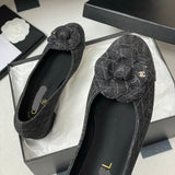 Women's Dark Grey Denim Diamond-Quilted Camellia Chunky Heel Pumps |G32166