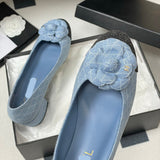 Women's Light Blue Diamond Quilted Embroidered Cowhide Leather Black Coarse Grain Textured Color-Blocked Camellia Print Chunky Mid-Heel Pumps| G39186