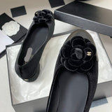 Women's Black Camellia Velvet and Leather Block Heel Pumps |G32913