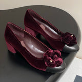 Women's Burgundy Velvet Camellia-Embellished Chunky Heel Pumps |G32166