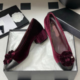 Women's Burgundy Velvet Camellia-Embellished Chunky Heel Pumps |G32166