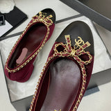 Women's Burgundy Velvet Two-Tone Chain-Detail Chunky Heel Pumps |G46663