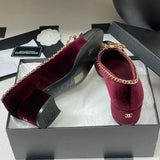 Women's Burgundy Velvet Two-Tone Chain-Detail Chunky Heel Pumps |G46663